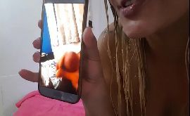 Esposa de calcinha fazendo vídeo se masturbando para um fã